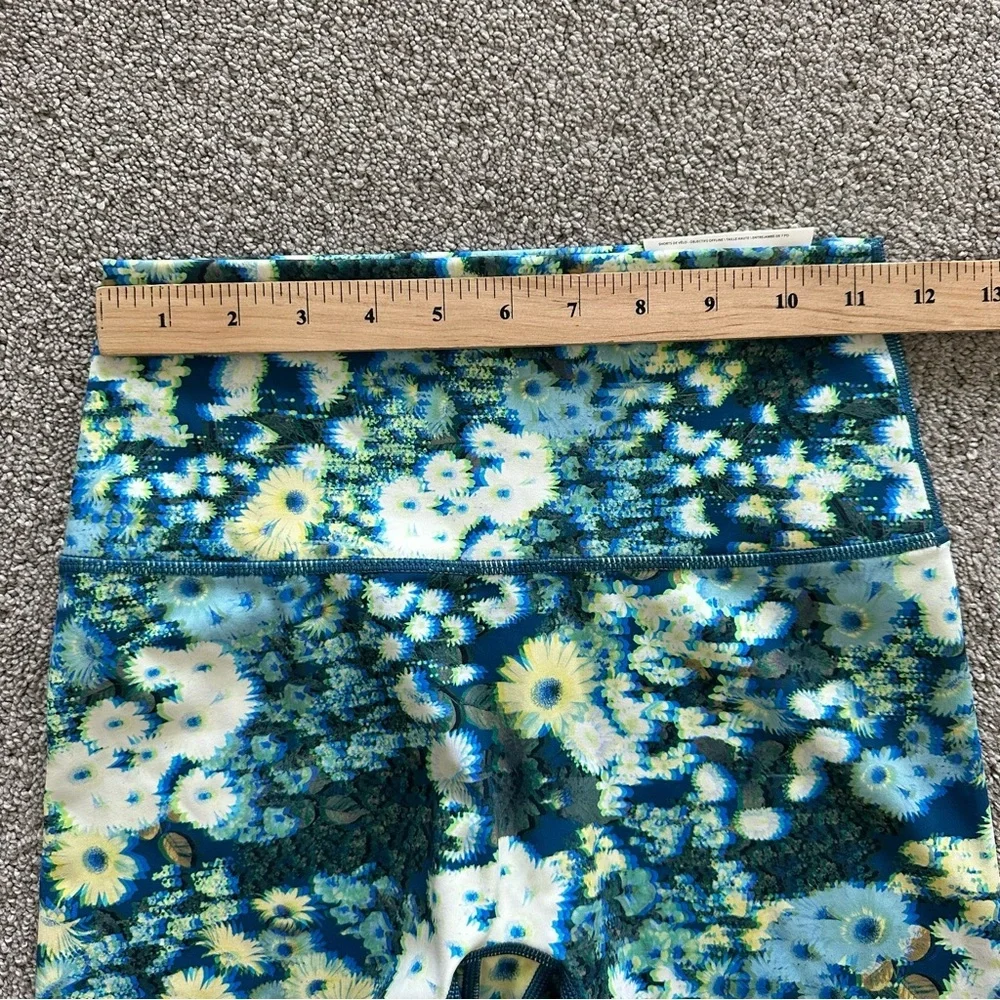 aerie Offline Goals 3D 7" Inseam Bike Shorts in Blue Path Size Medium - Picture 5 of 7